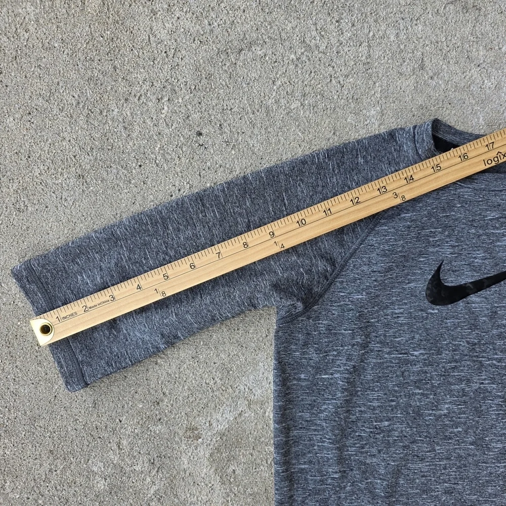 Nike Boys Dri-Fit Swim Shirt UPF 40+ Gray Size L (12–13Y)